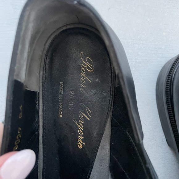 ❌SOLD❌ Gold Tone Grommet Loafers Sz 38.5 Black Leather Round Toe - Picture 2 of 9